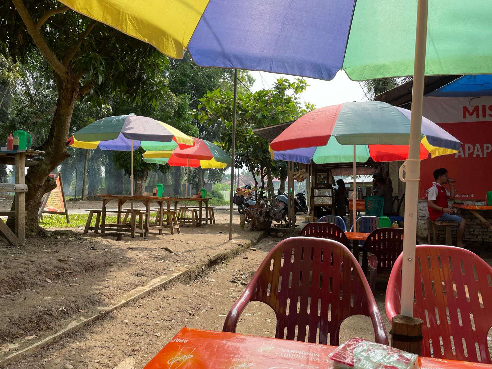 Warung Buk Tura di Sektor 5 Bagelen, Tebing Tinggi: Tempat Makan Murah dengan Suasananya yang Asri