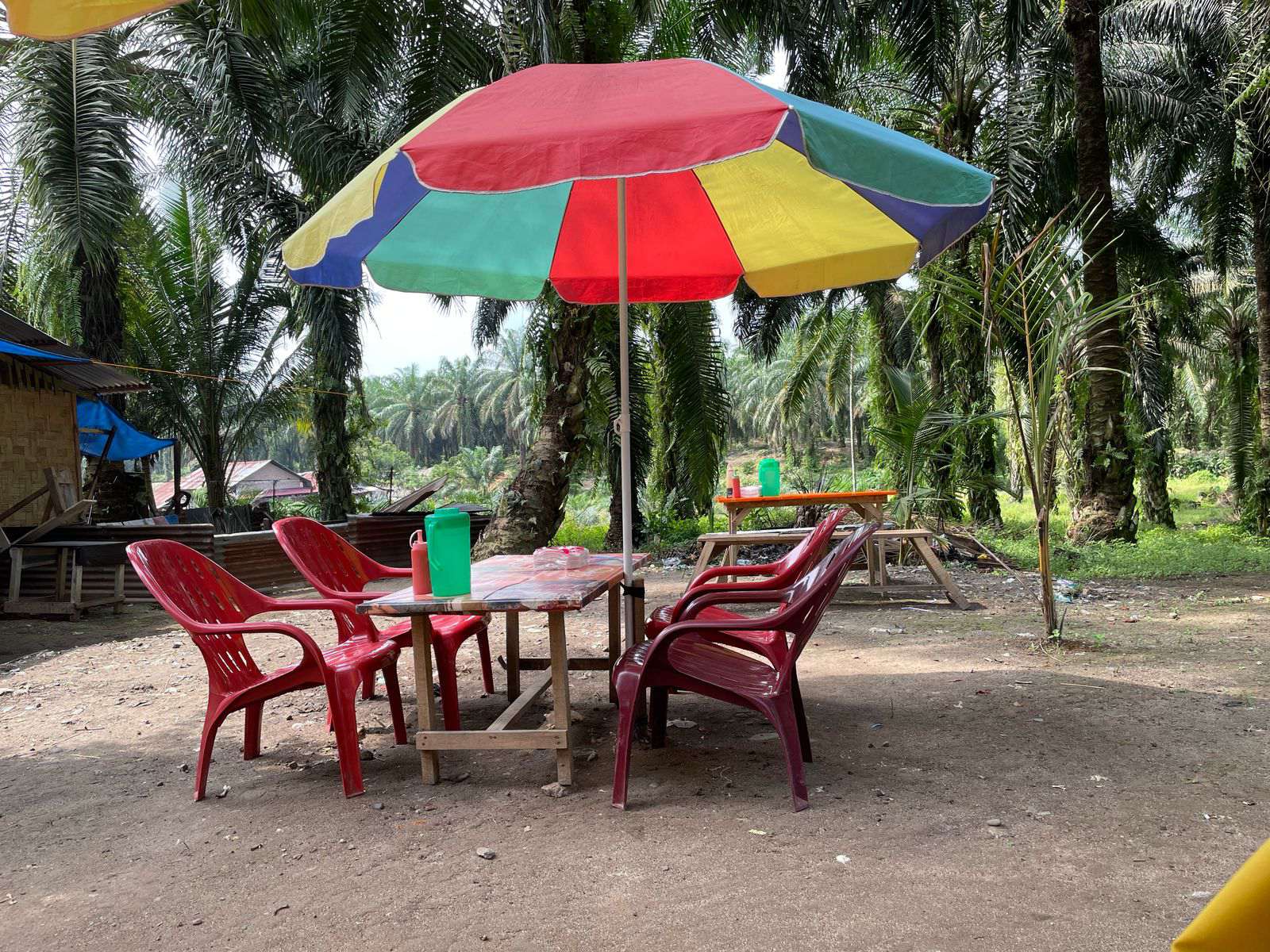Suasana Warung Buk Tura