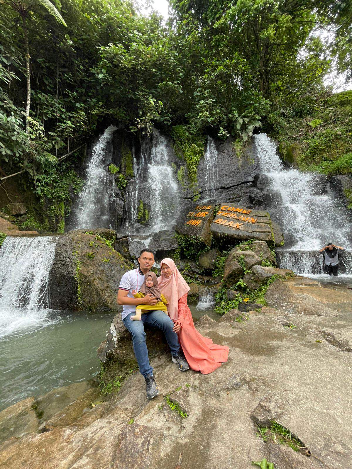 Air Terjun Bah Biak Sidamanik: Nikmati Eksotisme Alam dengan Bonus Keringat dan Cerita Lucu