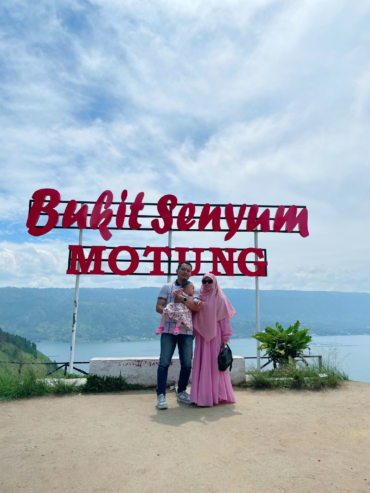 Bukit Senyum Motung